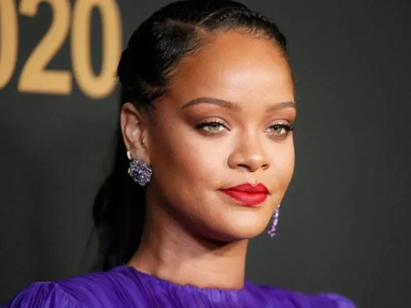 rihanna-goz-rengi