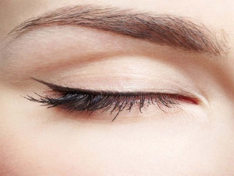 badem goz eyeliner nasil cekilir